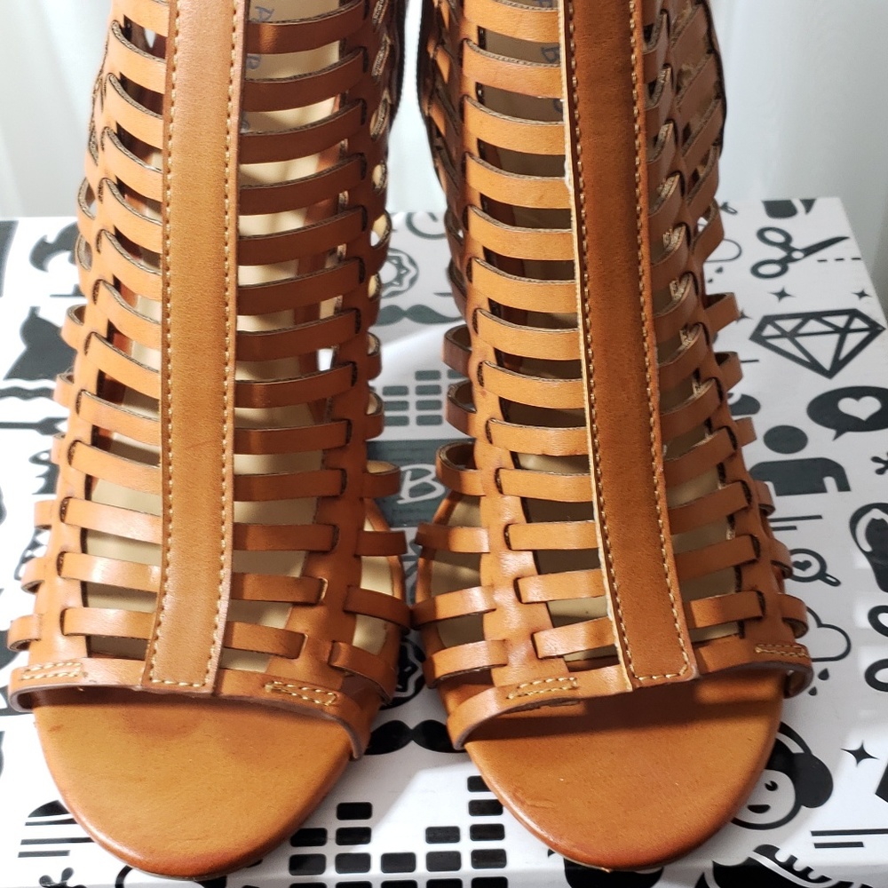 Stylish Ribbed Summer/Fall Heels - Picture 2 of 5